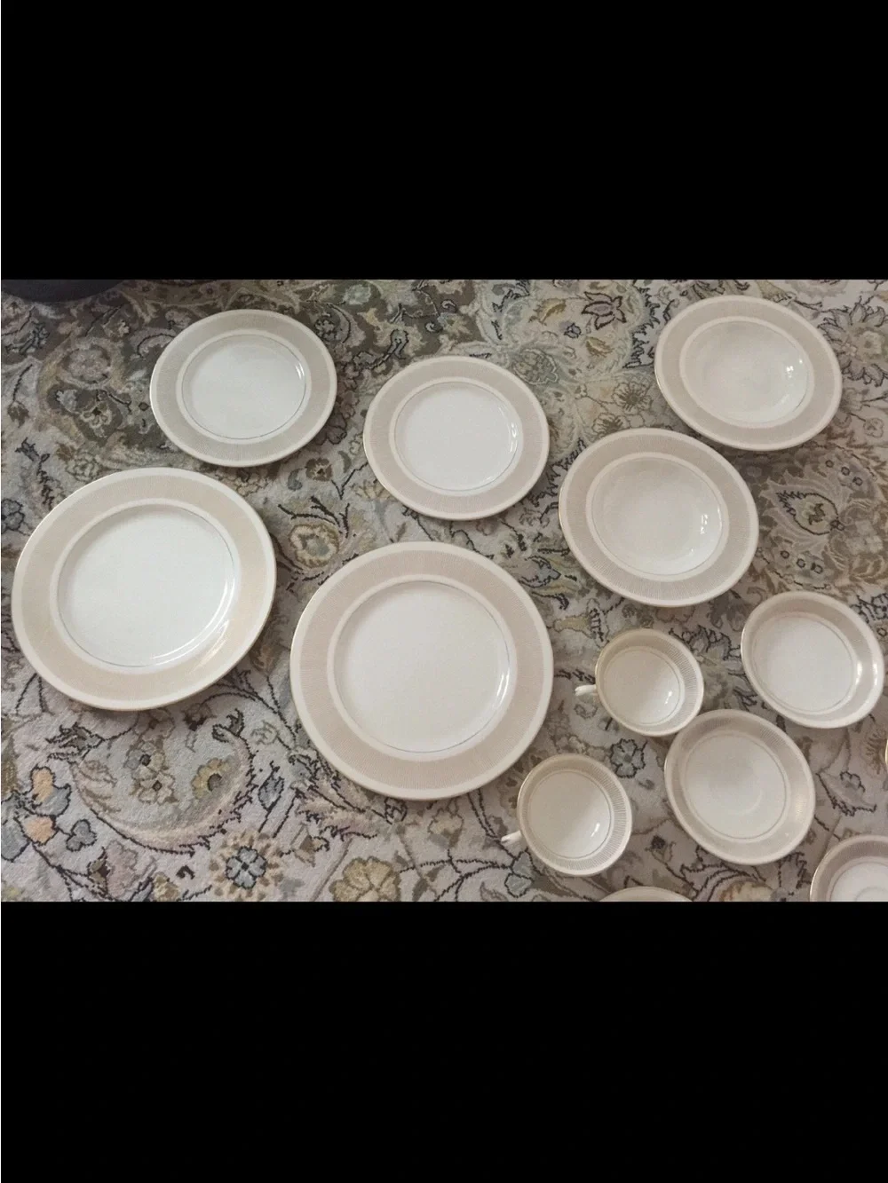 Lenox Flourish Vintage Gold Beige China Two Serving Set 14 Piece plates